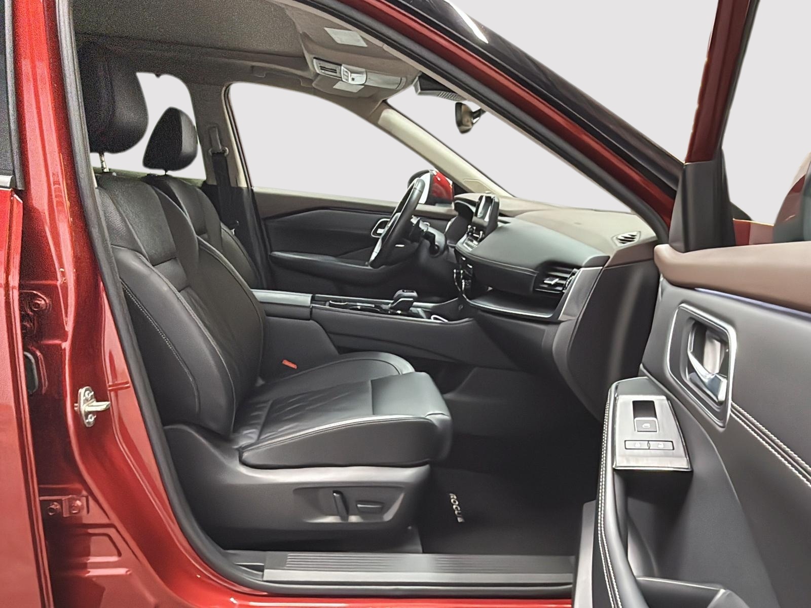 Nissan Rogue PLATINUM CUIR TOIT PANO NAV 4RM 2023 — photo 8