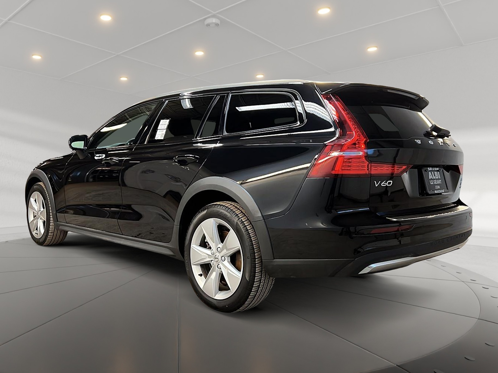 Volvo V60 B5 CROSS COUNTRY CORE CUIR TOIT PANO NAV 4RM 2025 — photo 6