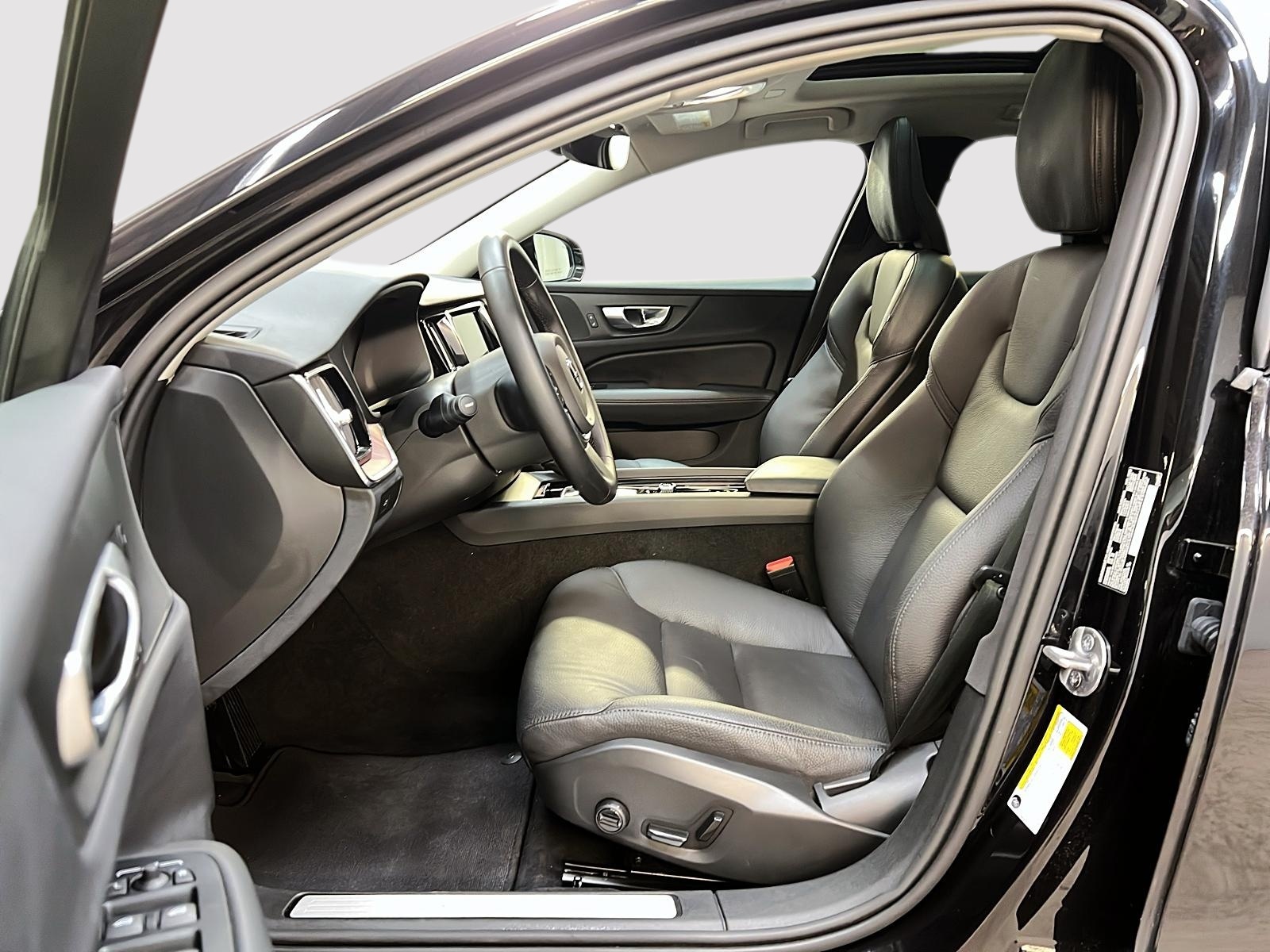 Volvo V60 B5 CROSS COUNTRY CORE CUIR TOIT PANO NAV 4RM 2025 — photo 7