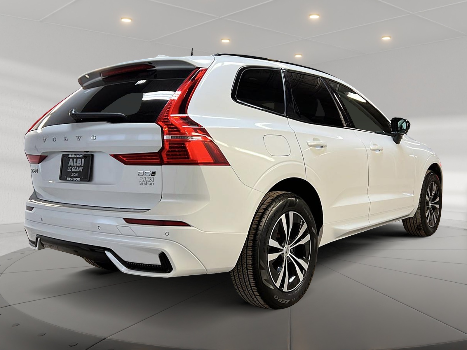 Volvo XC60 B5 CORE CUIR TOIT PANO NAV 4RM 2024 — photo 4
