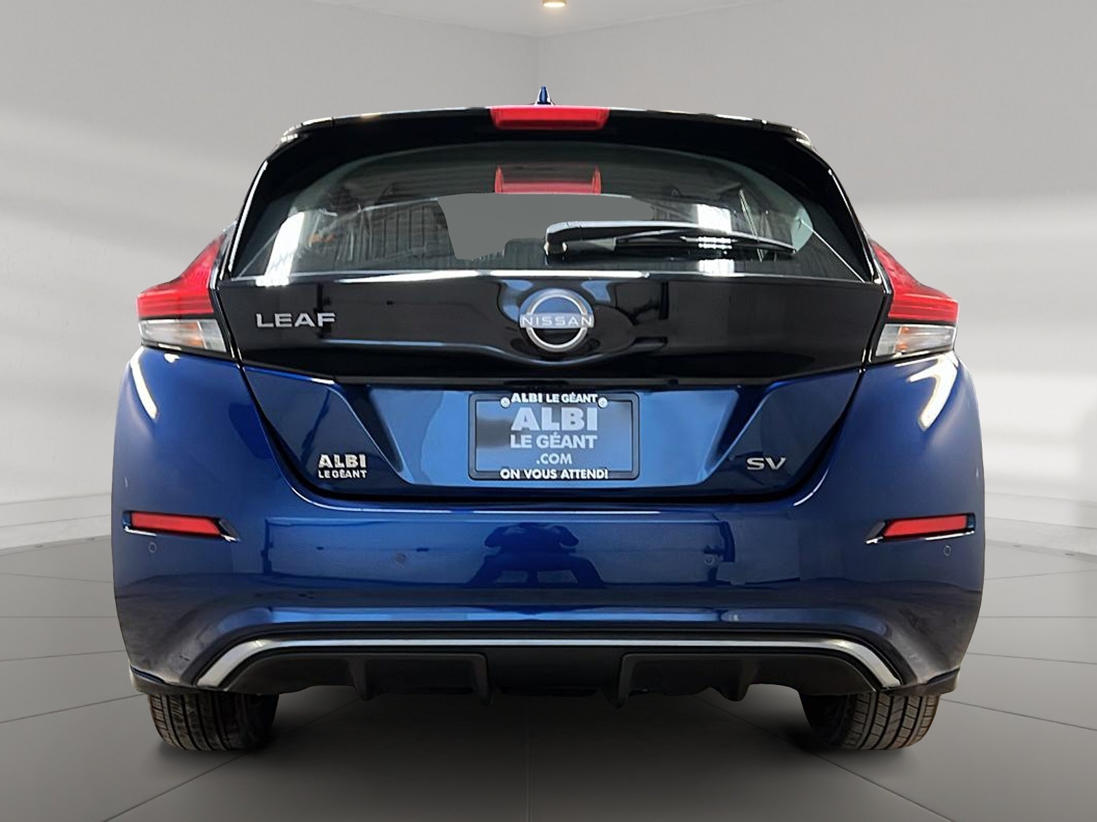 Nissan Leaf SV NAV 2023 — photo 5