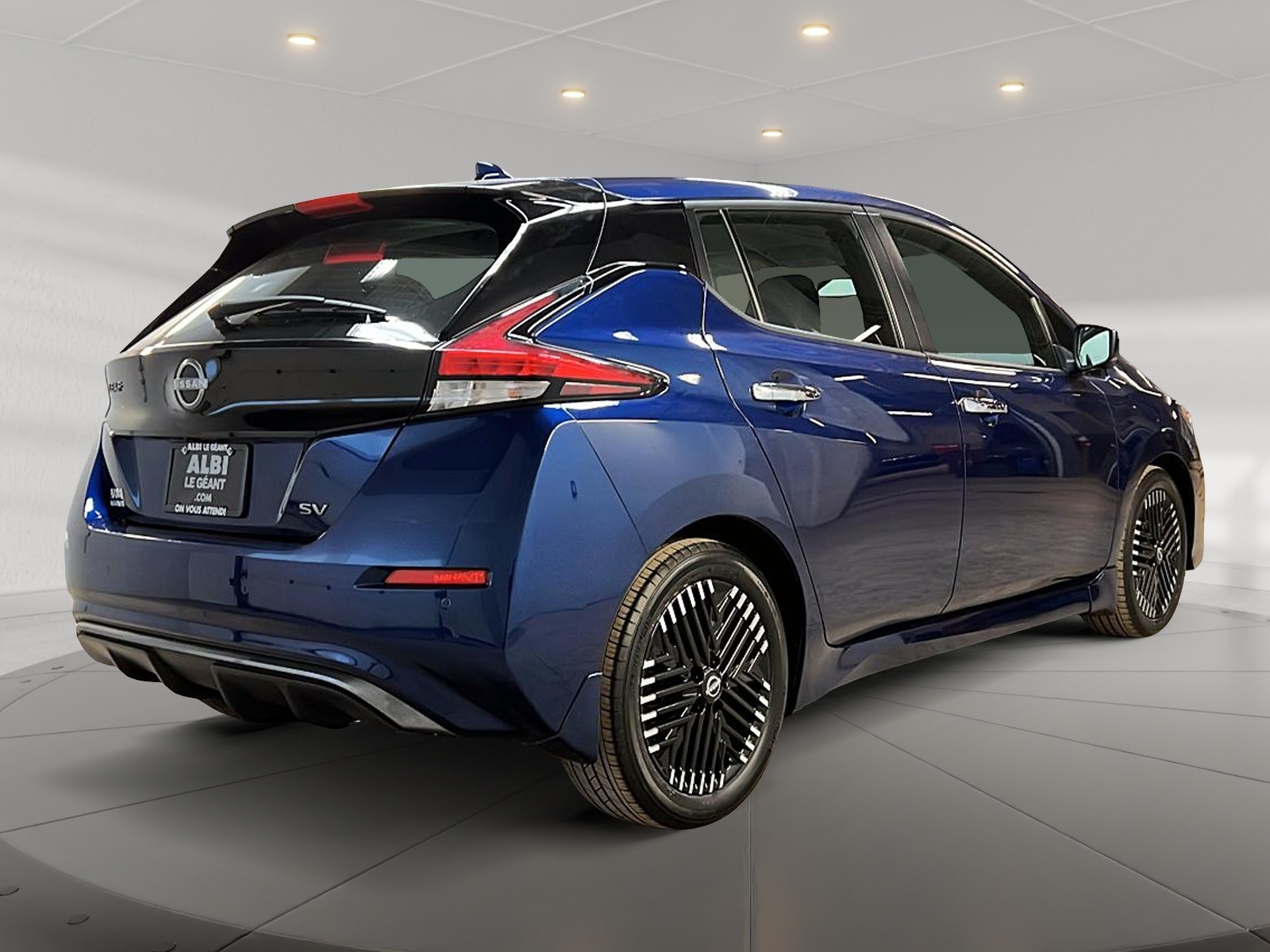 Nissan Leaf SV NAV 2023 — photo 4
