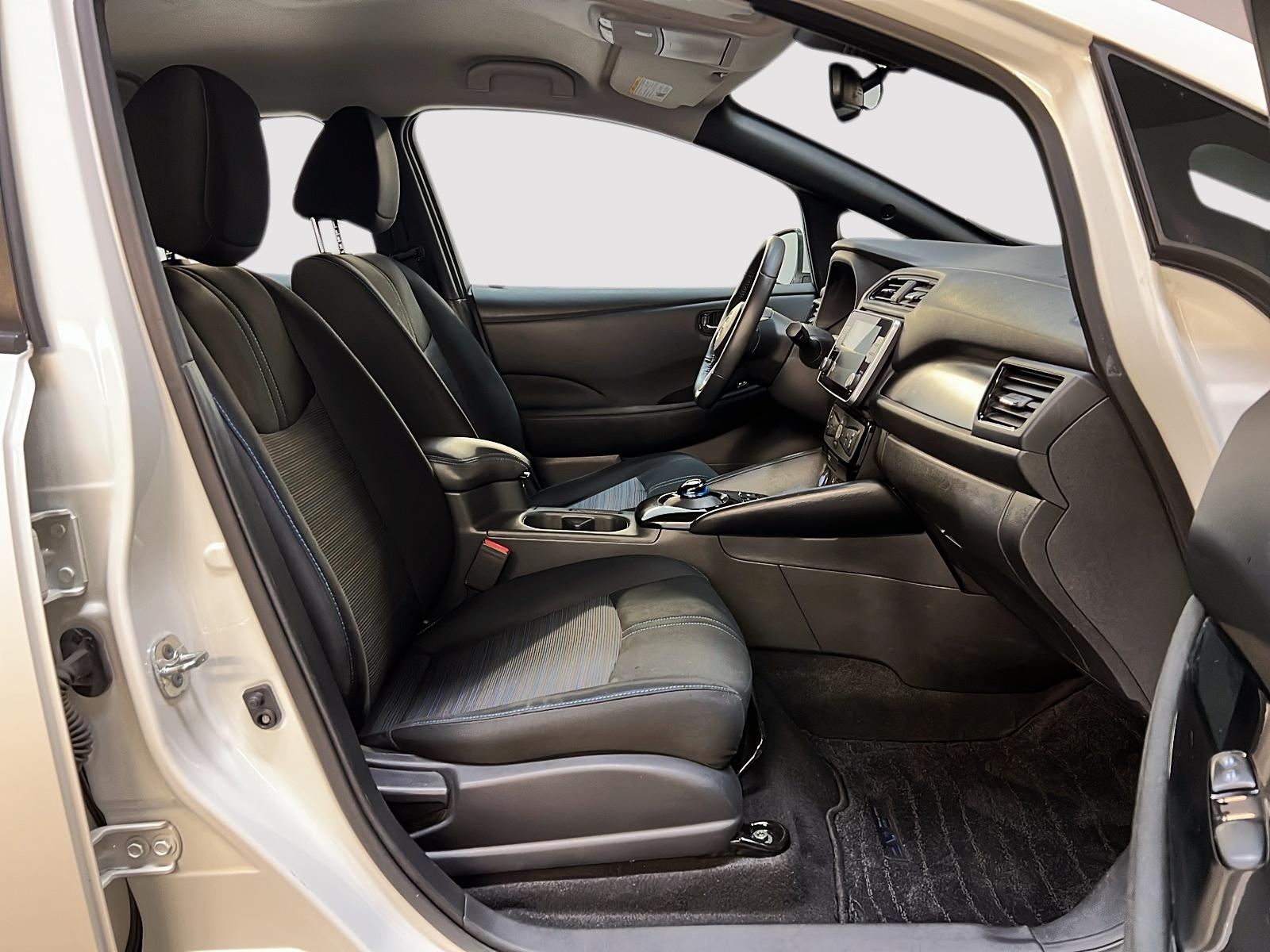 Nissan Leaf SV PLUS NAV 2023 — photo 8