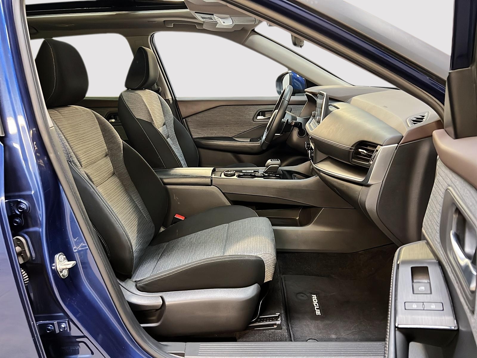 Nissan Rogue SV TOIT PANO 4RM 2023 — photo 8