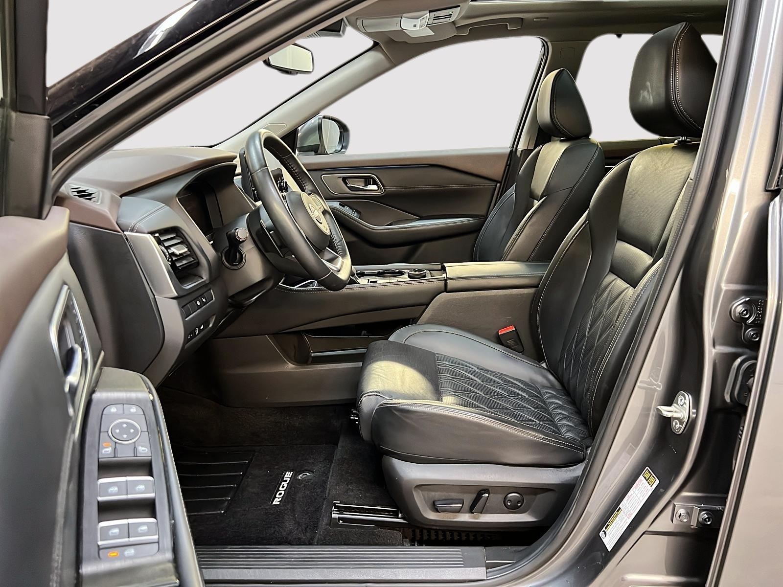 Nissan Rogue PLATINUM CUIR TOIT PANO NAV 4RM 2023 — photo 7