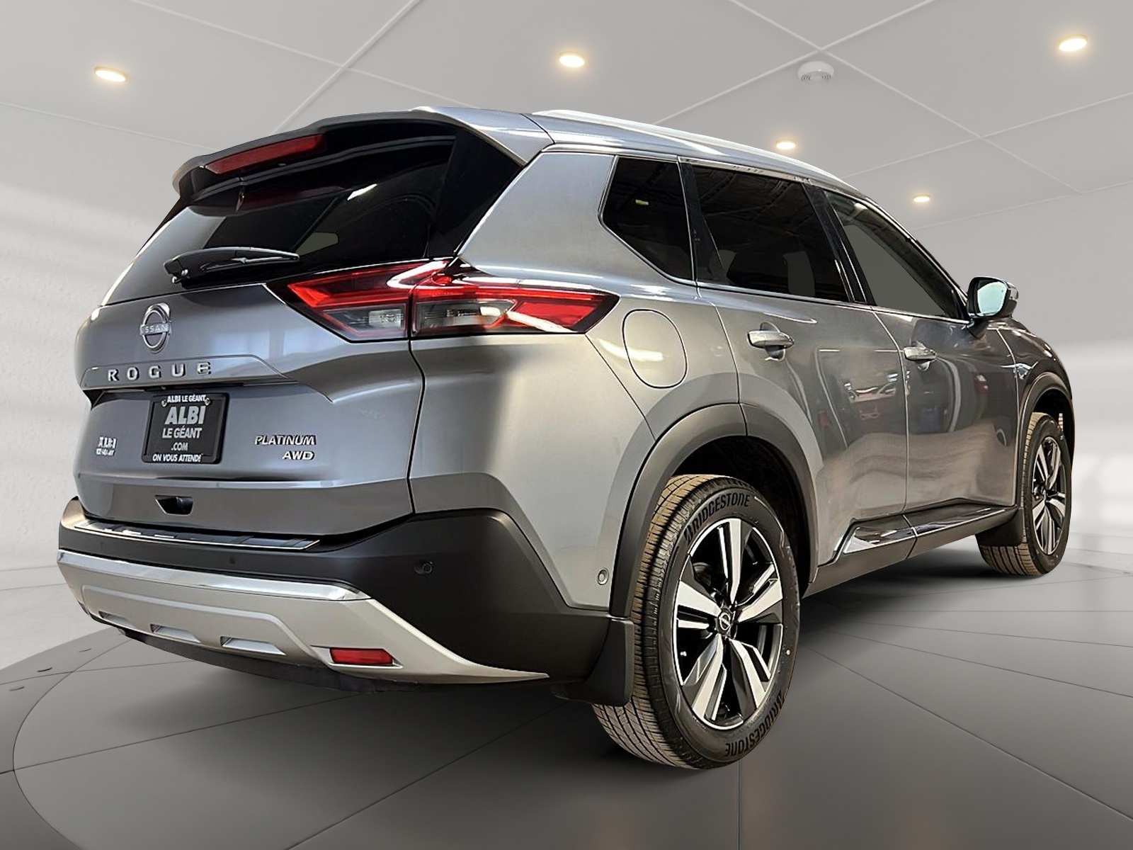 Nissan Rogue PLATINUM CUIR TOIT PANO NAV 4RM 2023 — photo 4