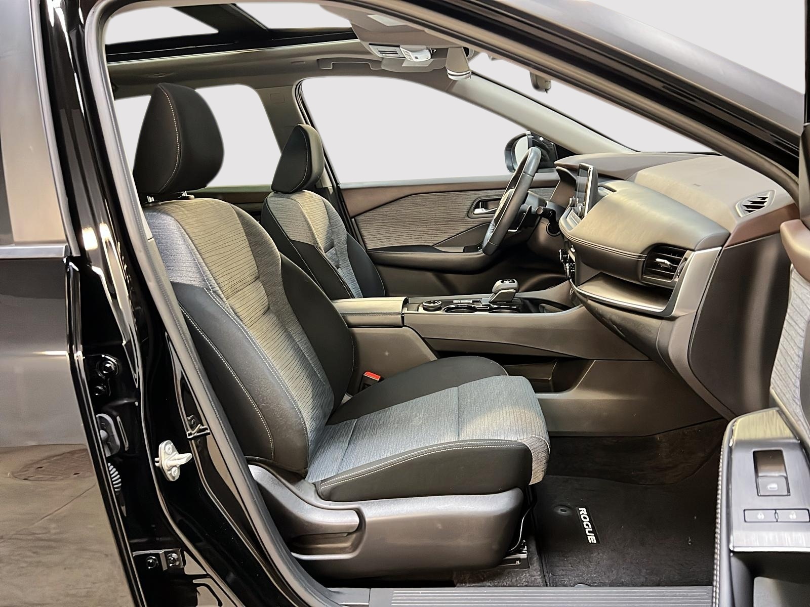 Nissan Rogue SV TOIT PANO 4RM 2023 — photo 8