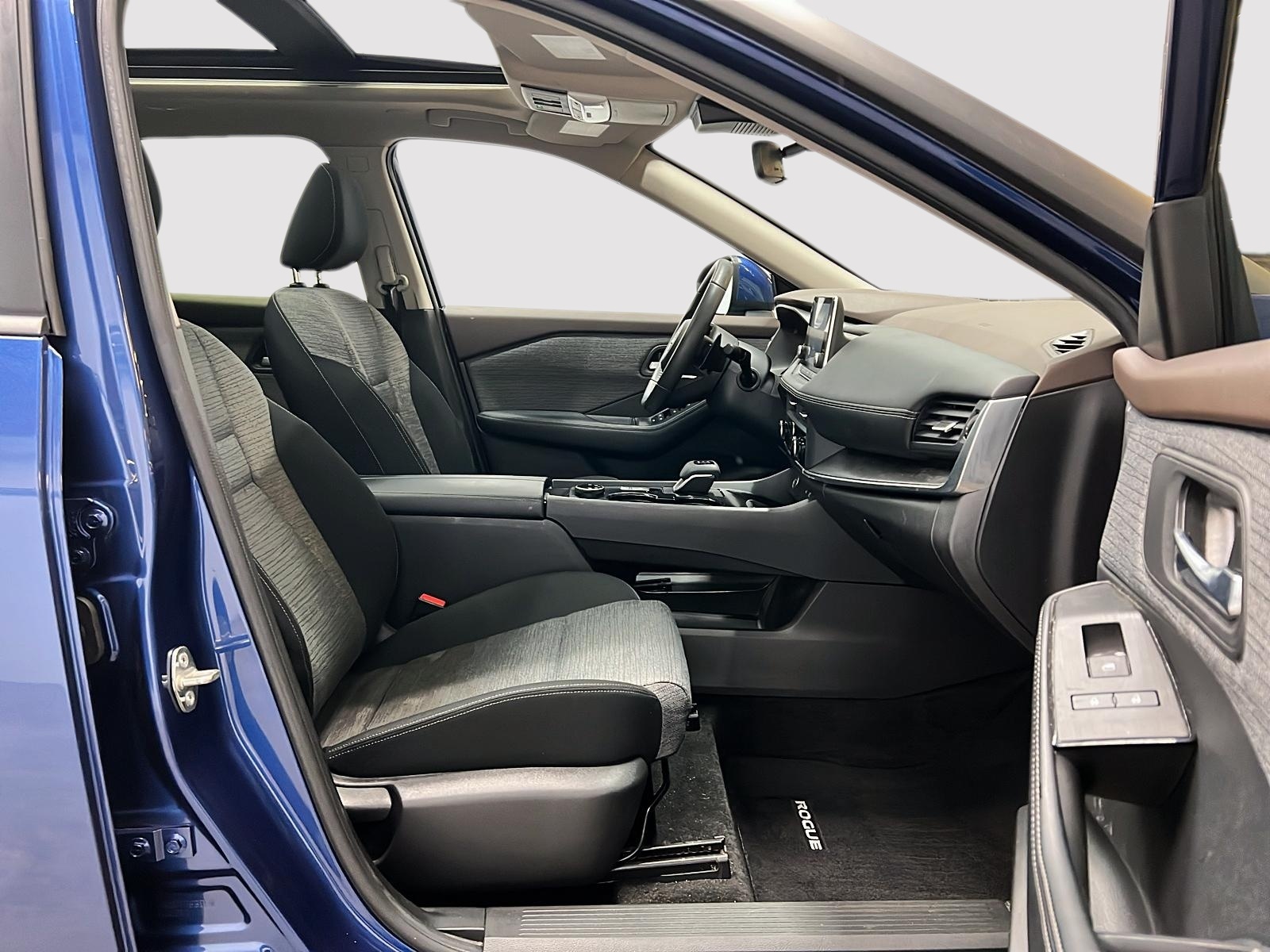 Nissan Rogue SV TOIT PANO 4RM 2023 — photo 8