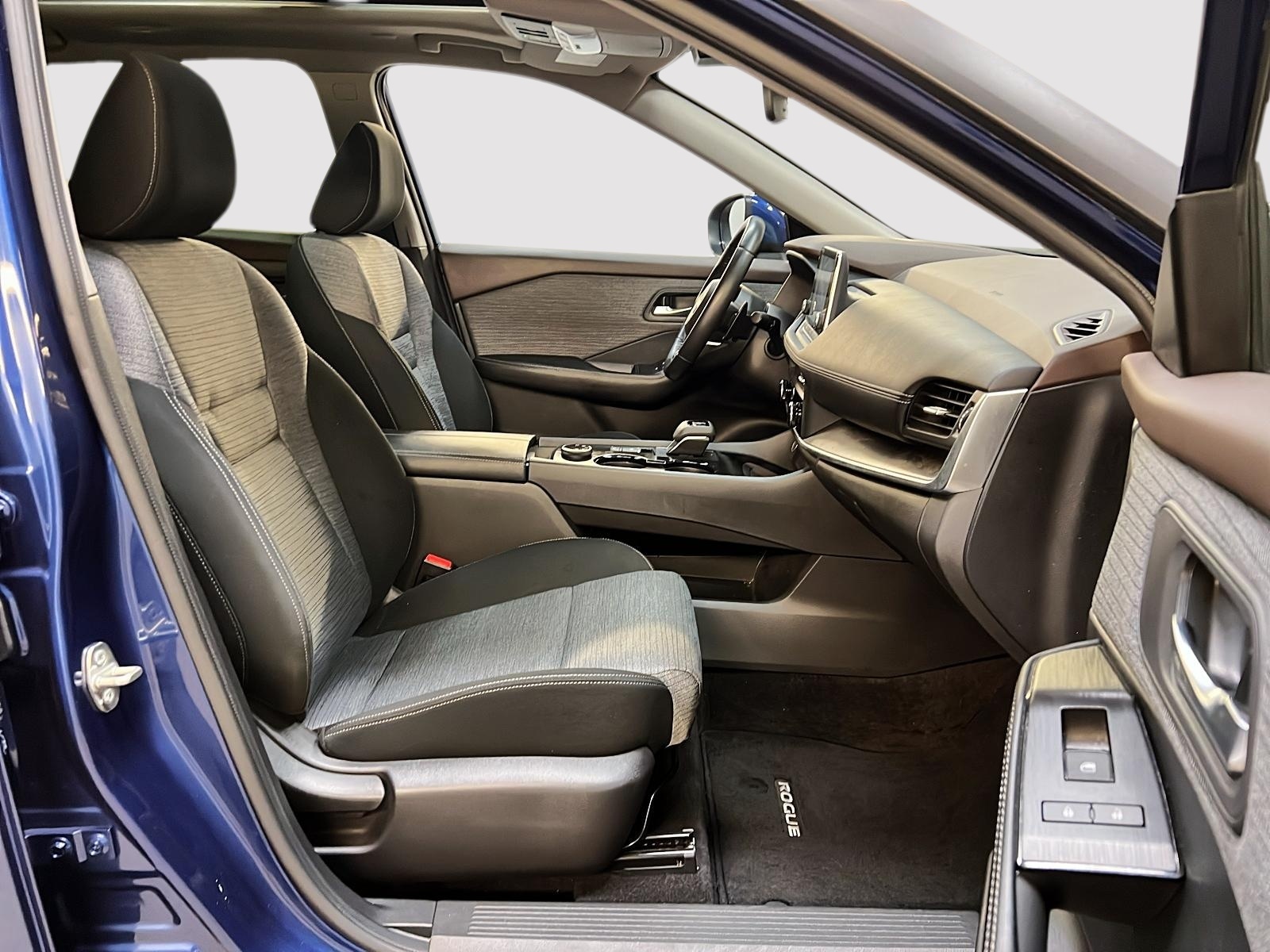 Nissan Rogue SV TOIT PANO 4RM 2023 — photo 8
