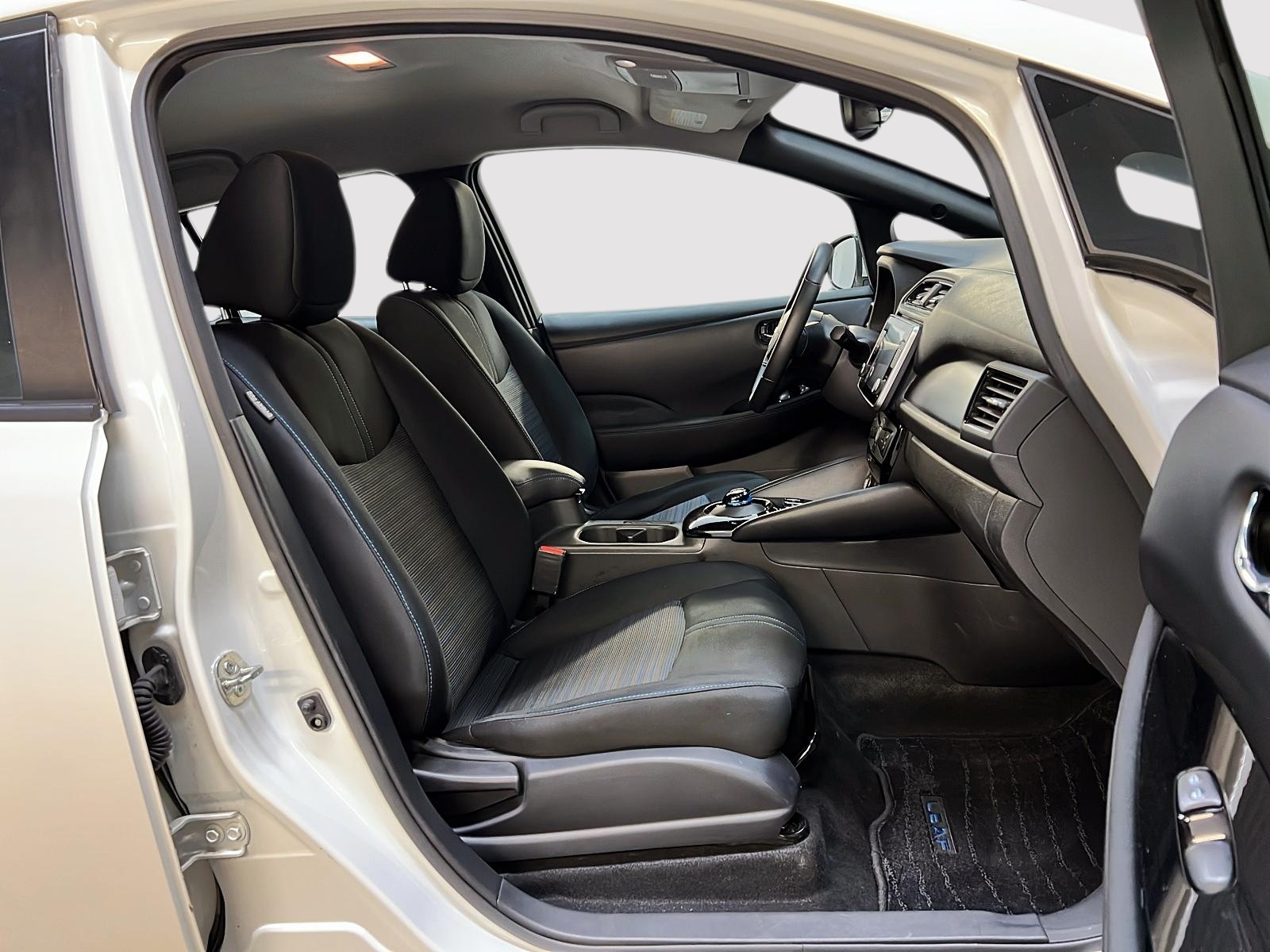 Nissan Leaf SV NAV 2024 — photo 8