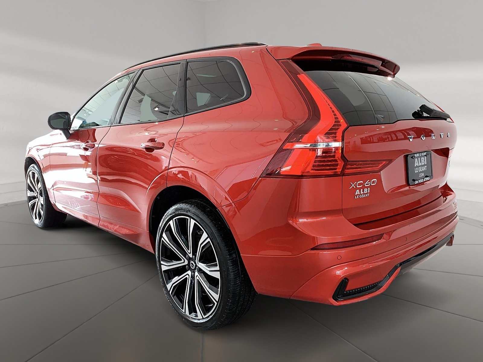 Volvo XC60 B6 R-DESIGN CUIR TOIT PANO NAV 4RM 2022 — photo 6