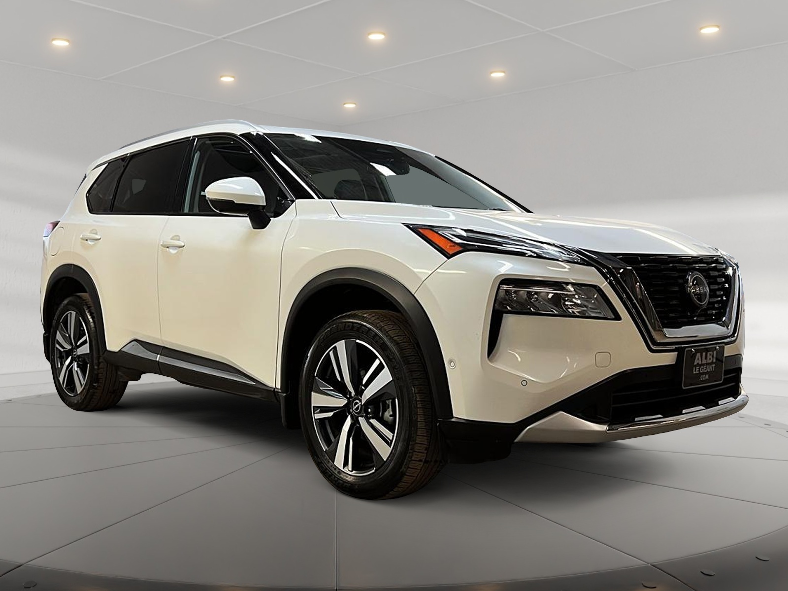 Nissan Rogue PLATINUM CUIR TOIT PANO NAV 4RM 2023 — photo 3