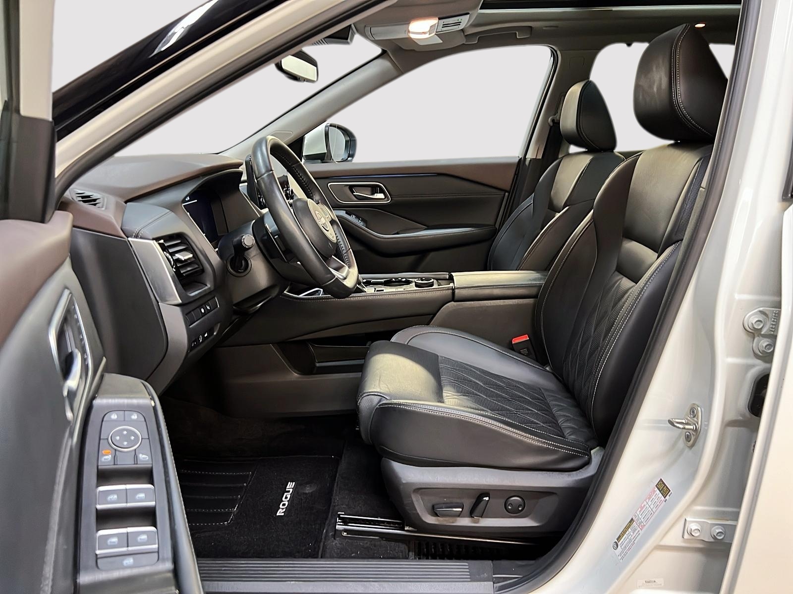 Nissan Rogue PLATINUM CUIR TOIT PANO NAV 4RM 2023 — photo 7