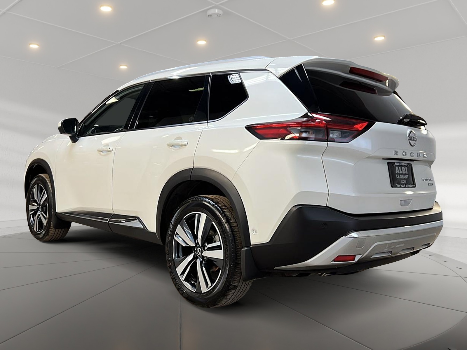Nissan Rogue PLATINUM CUIR TOIT PANO NAV 4RM 2023 — photo 6