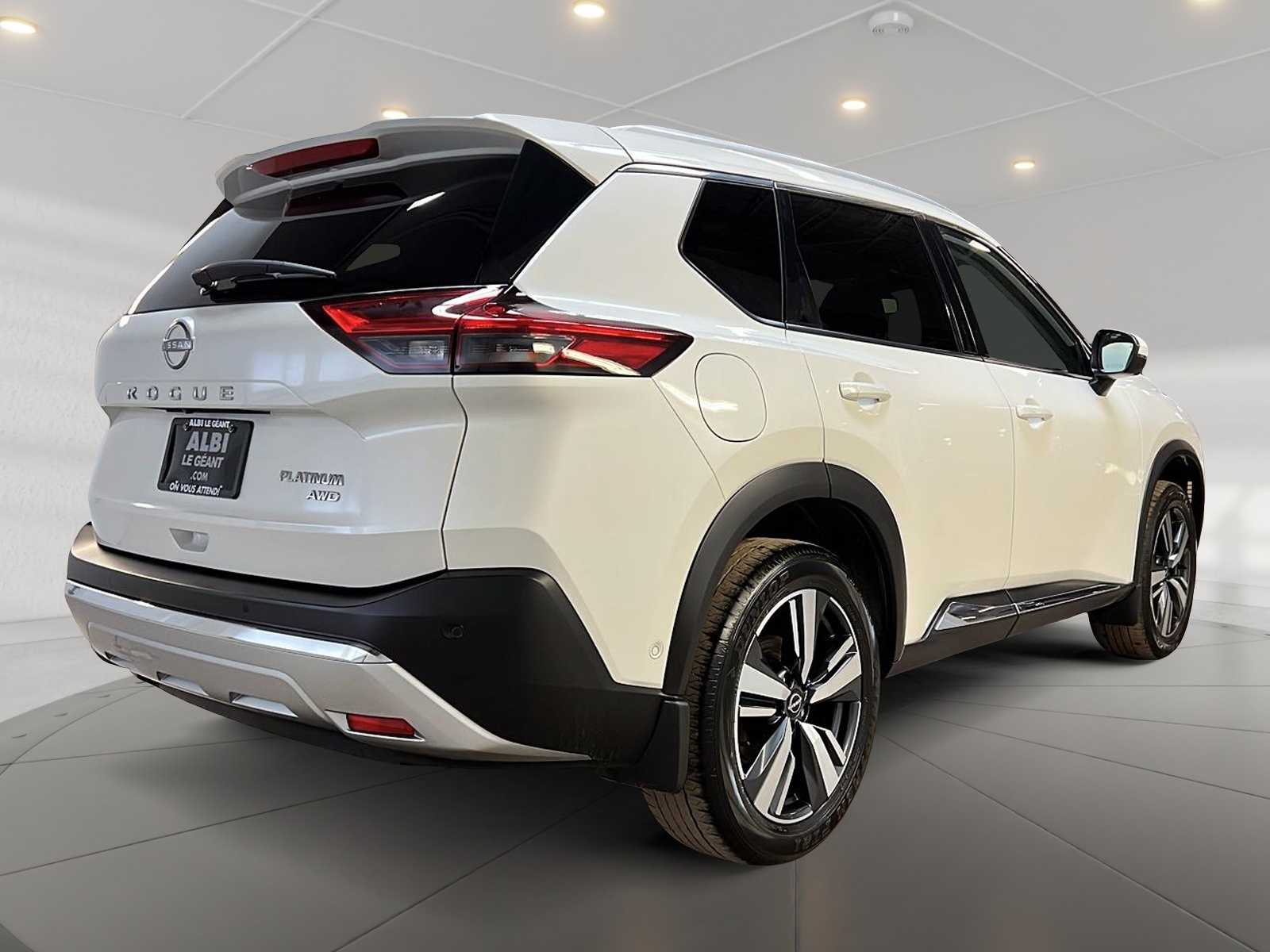 Nissan Rogue PLATINUM CUIR TOIT PANO NAV 4RM 2023 — photo 4