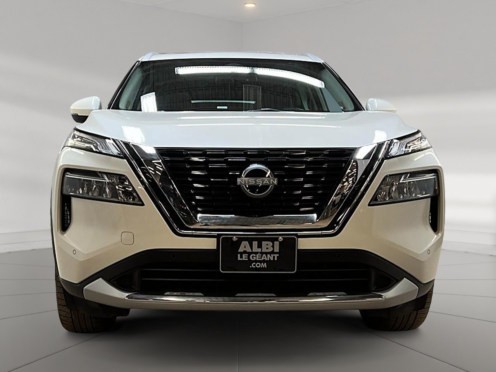 Nissan Rogue PLATINUM CUIR TOIT PANO NAV 4RM 2023 — photo 2