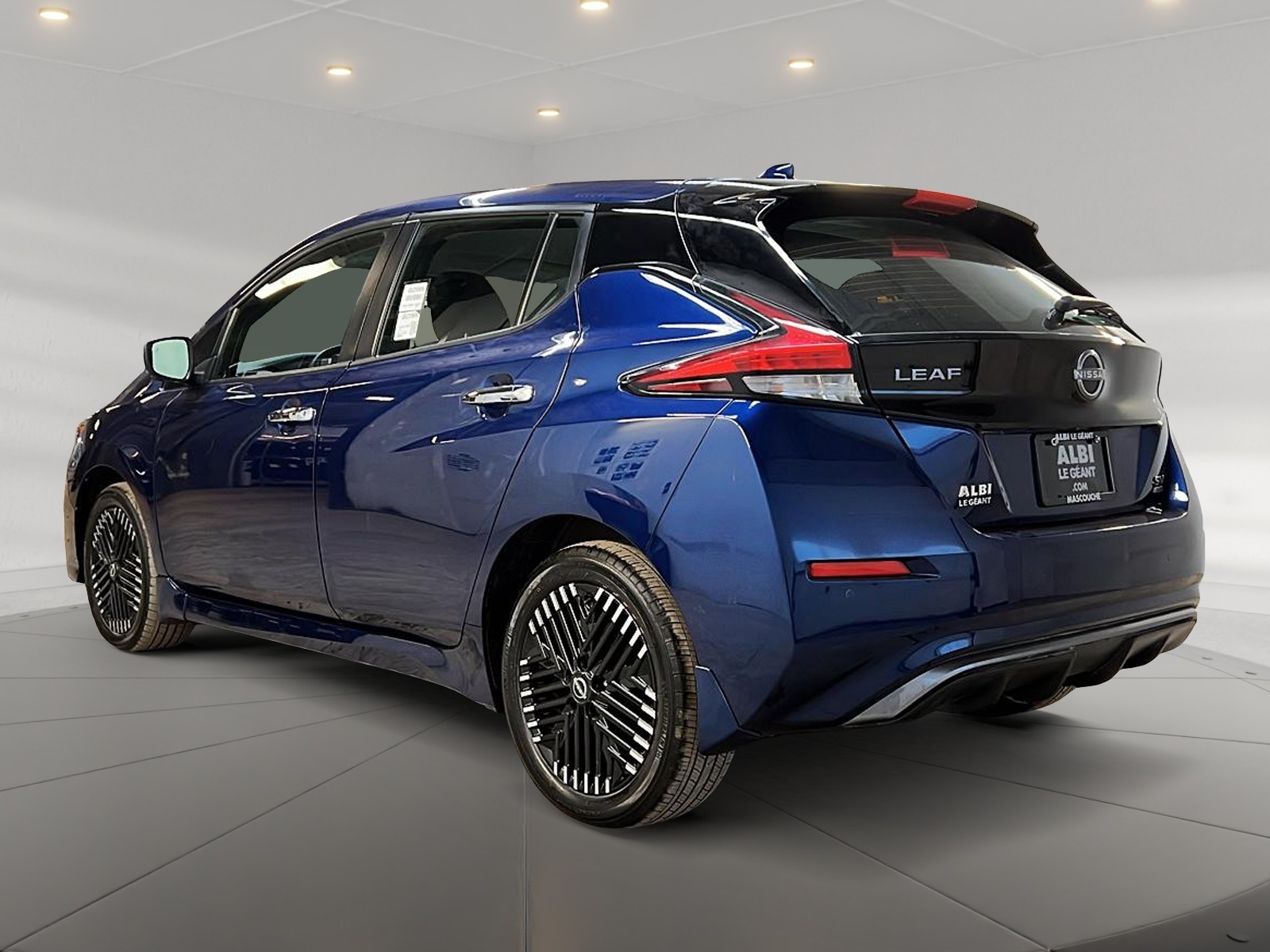Nissan Leaf SV PLUS NAV 2023 — photo 6