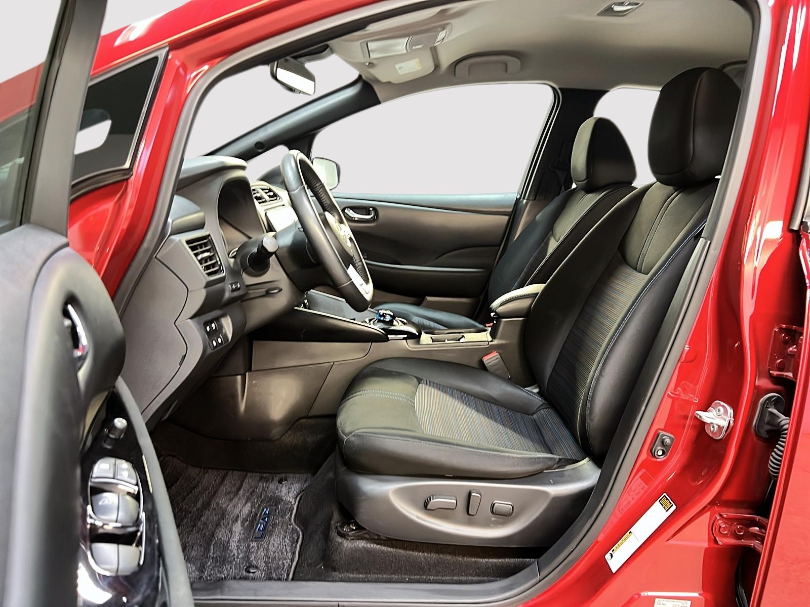 Nissan Leaf SV PLUS NAV 2023 — photo 7
