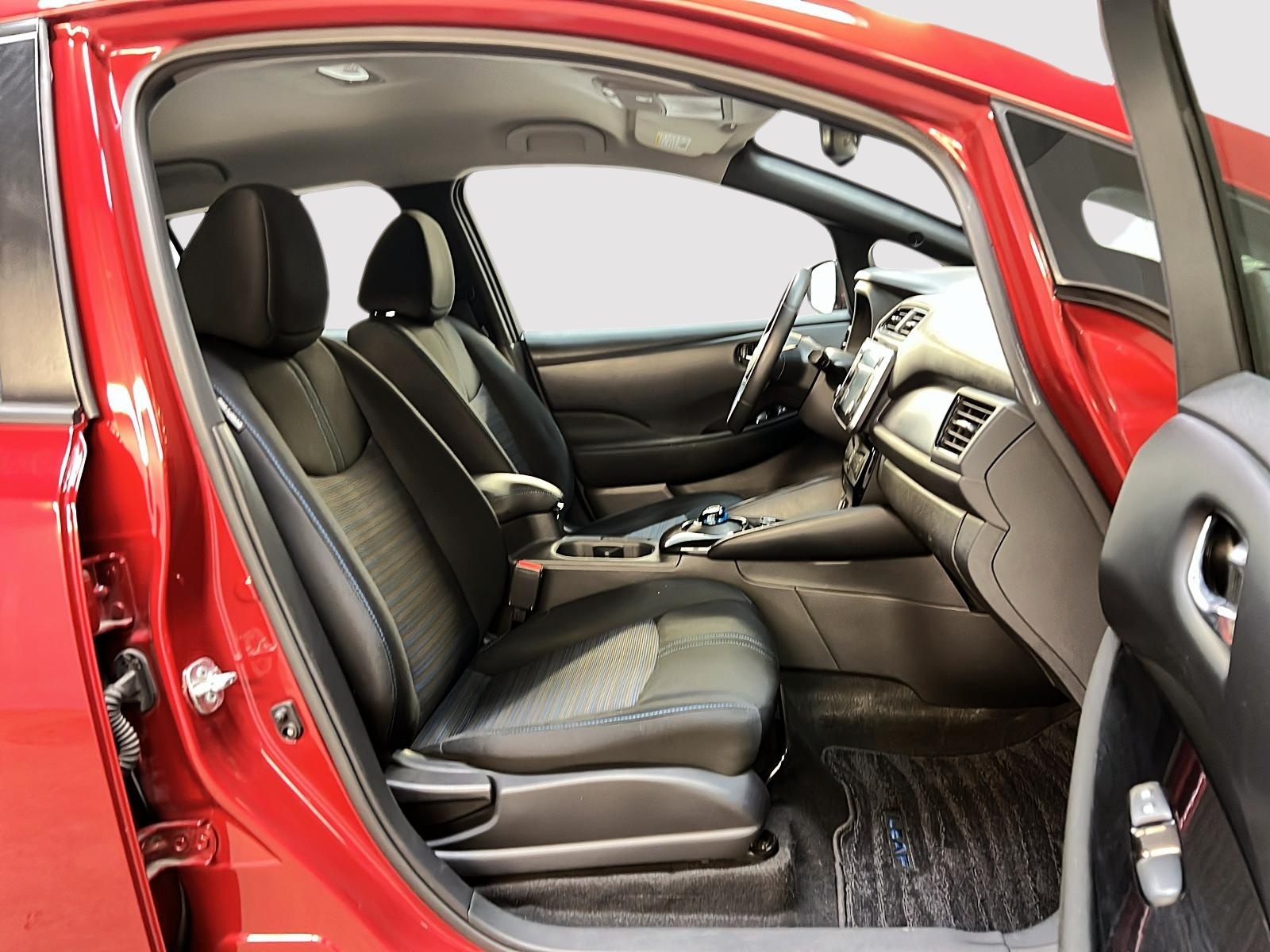 Nissan Leaf SV PLUS NAV 2023 — photo 8