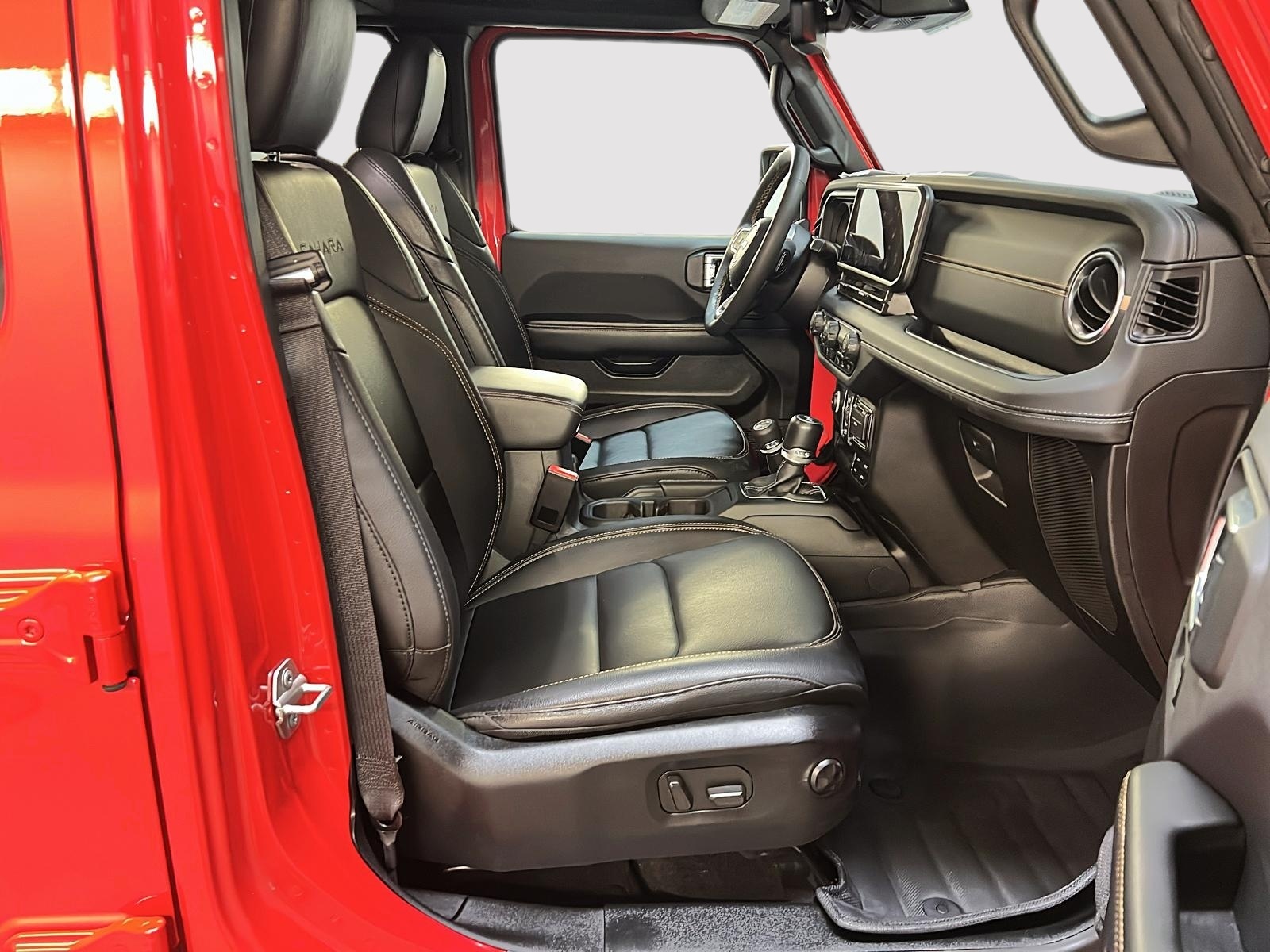 Jeep Wrangler UNLIMITED SAHARA 4XE CUIR NAV 2024 — photo 8