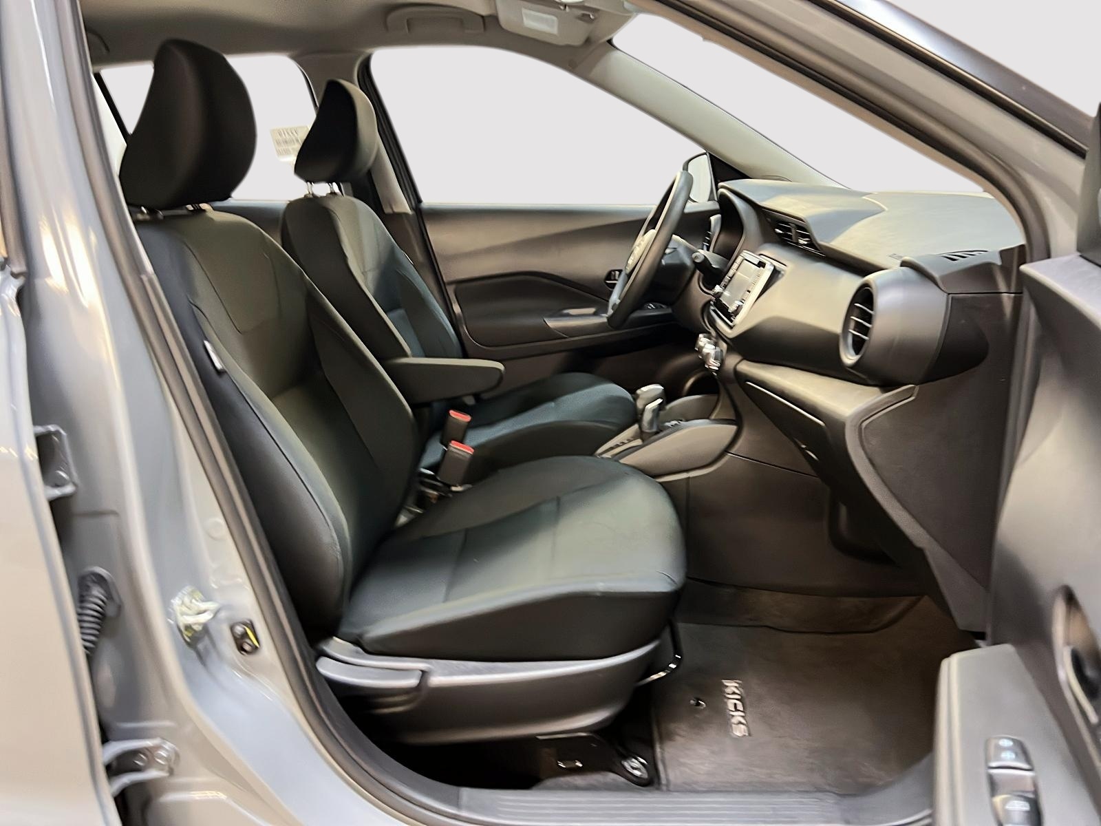 Nissan Kicks S 2024 — photo 8