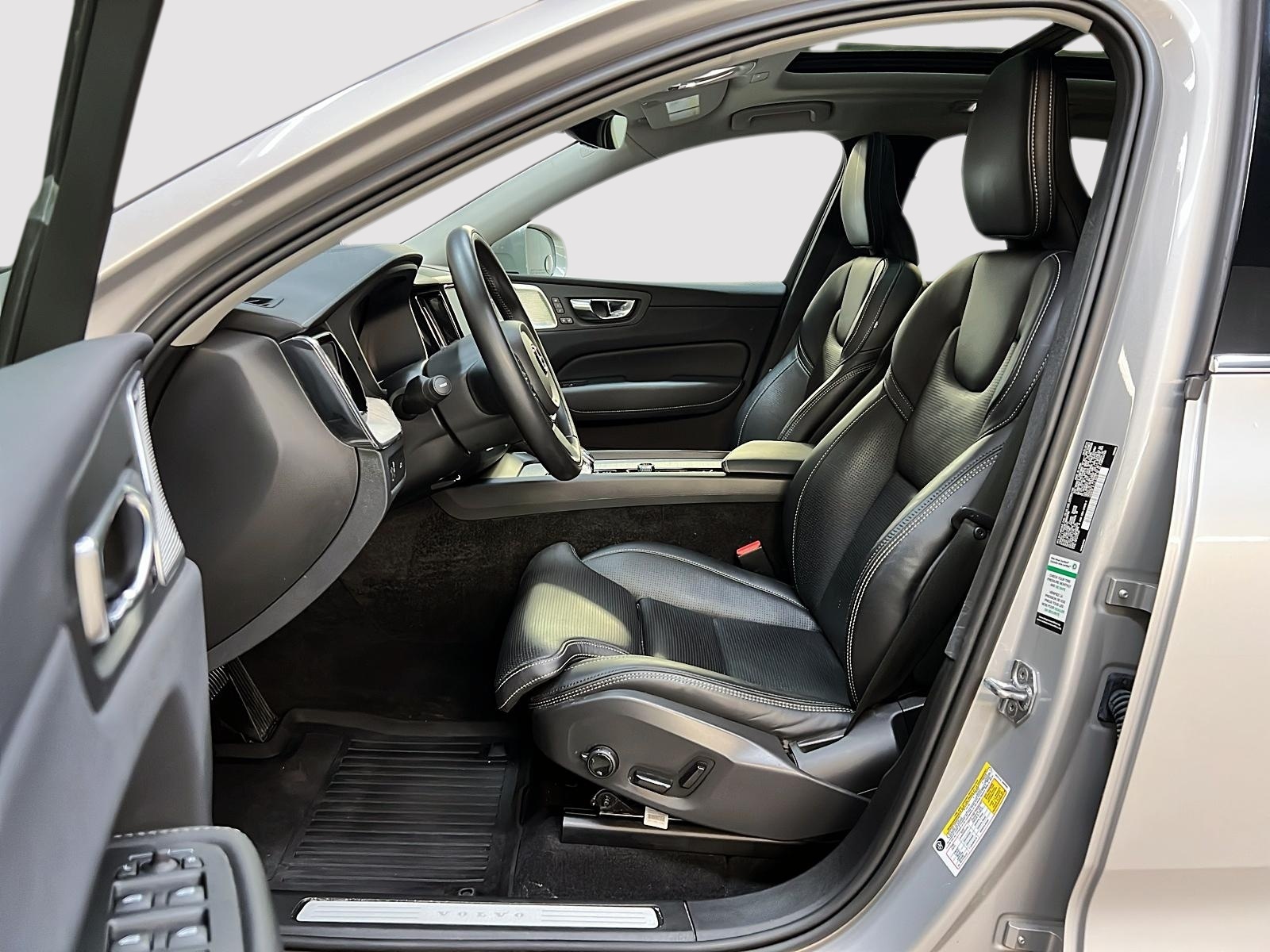 Volvo XC60 B6 INSCRIPTION CUIR TOIT NAV 4RM 2022 — photo 7