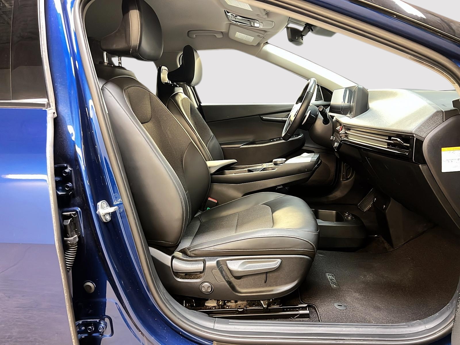Kia EV6 LONG RANGE NAV 2023 — photo 8