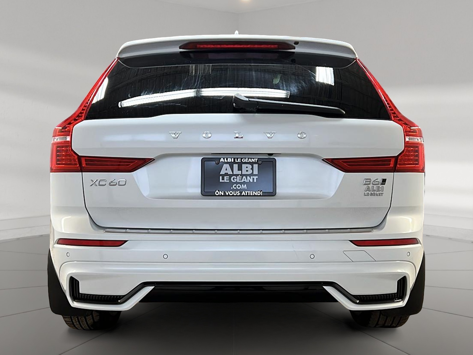 Volvo XC60 B6 R-DESIGN CUIR TOIT PANO NAV 4RM 2022 — photo 5