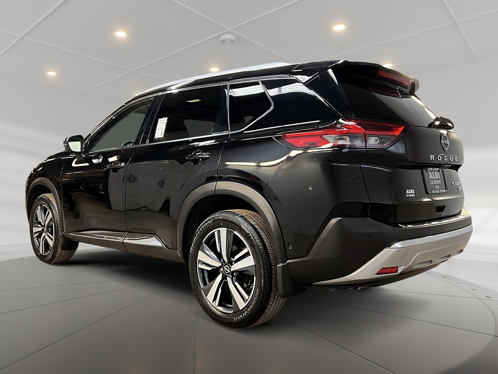Nissan Rogue PLATINUM CUIR TOIT PANO NAV 4RM 2023 — photo 6