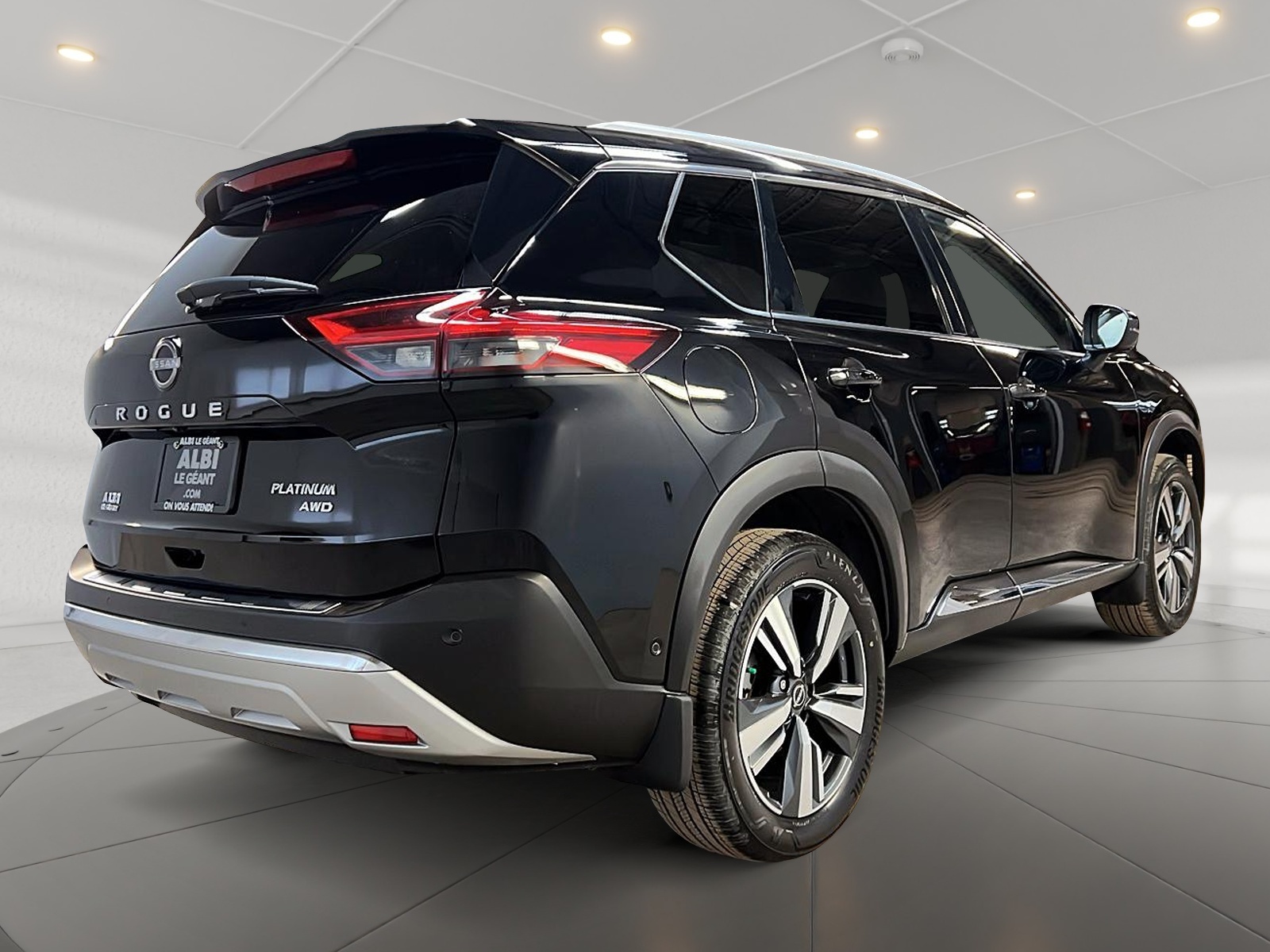 Nissan Rogue PLATINUM CUIR TOIT PANO NAV 4RM 2023 — photo 4