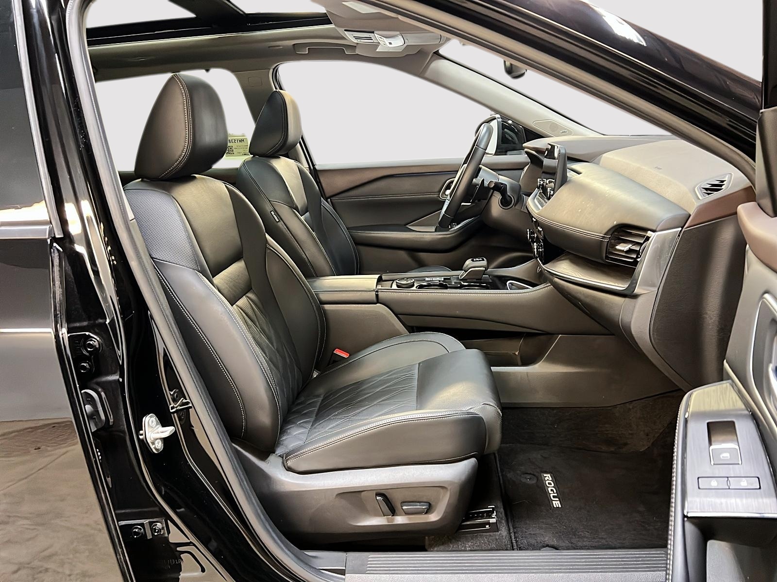 Nissan Rogue PLATINUM CUIR TOIT PANO NAV 4RM 2023 — photo 8
