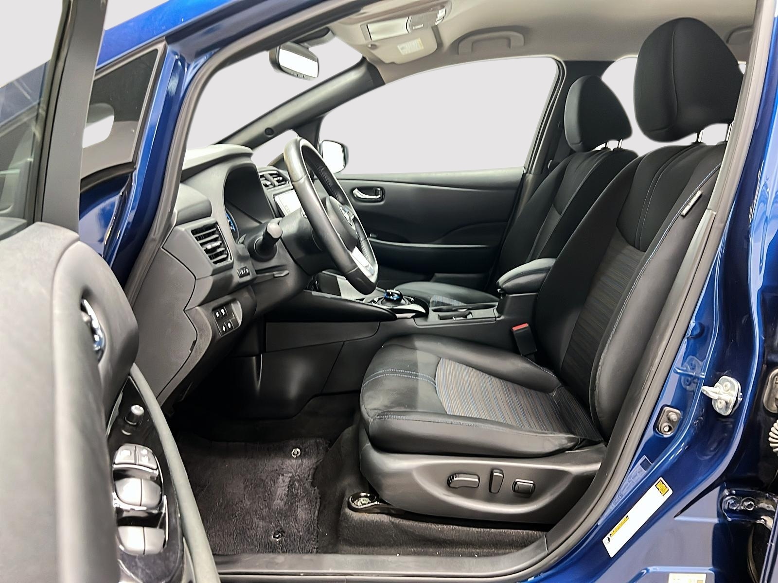 Nissan Leaf SV 2022 — photo 7