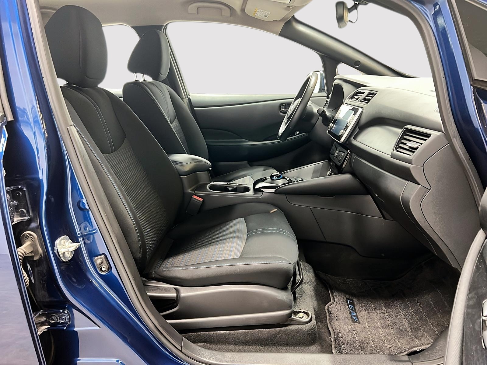 Nissan Leaf SV 2022 — photo 8