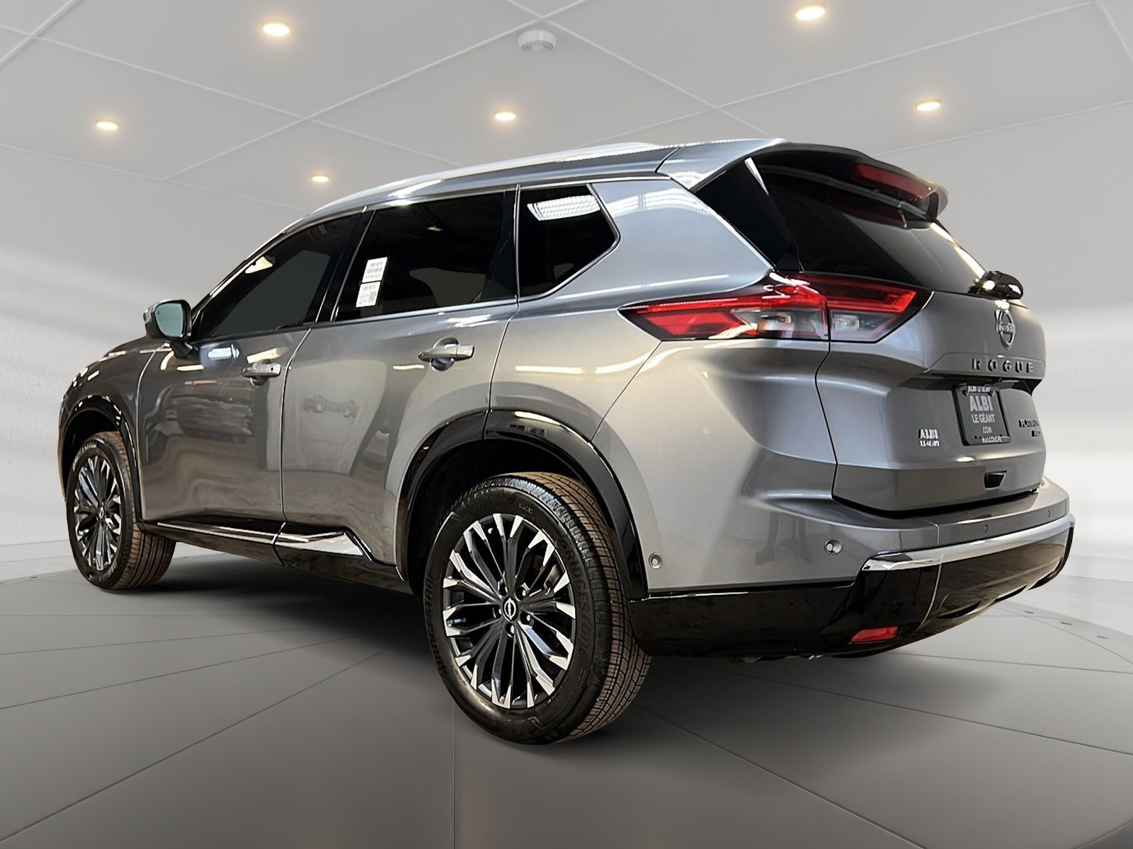 Nissan Rogue PLATINUM CUIR TOIT PANO NAV 4RM 2024 — photo 6