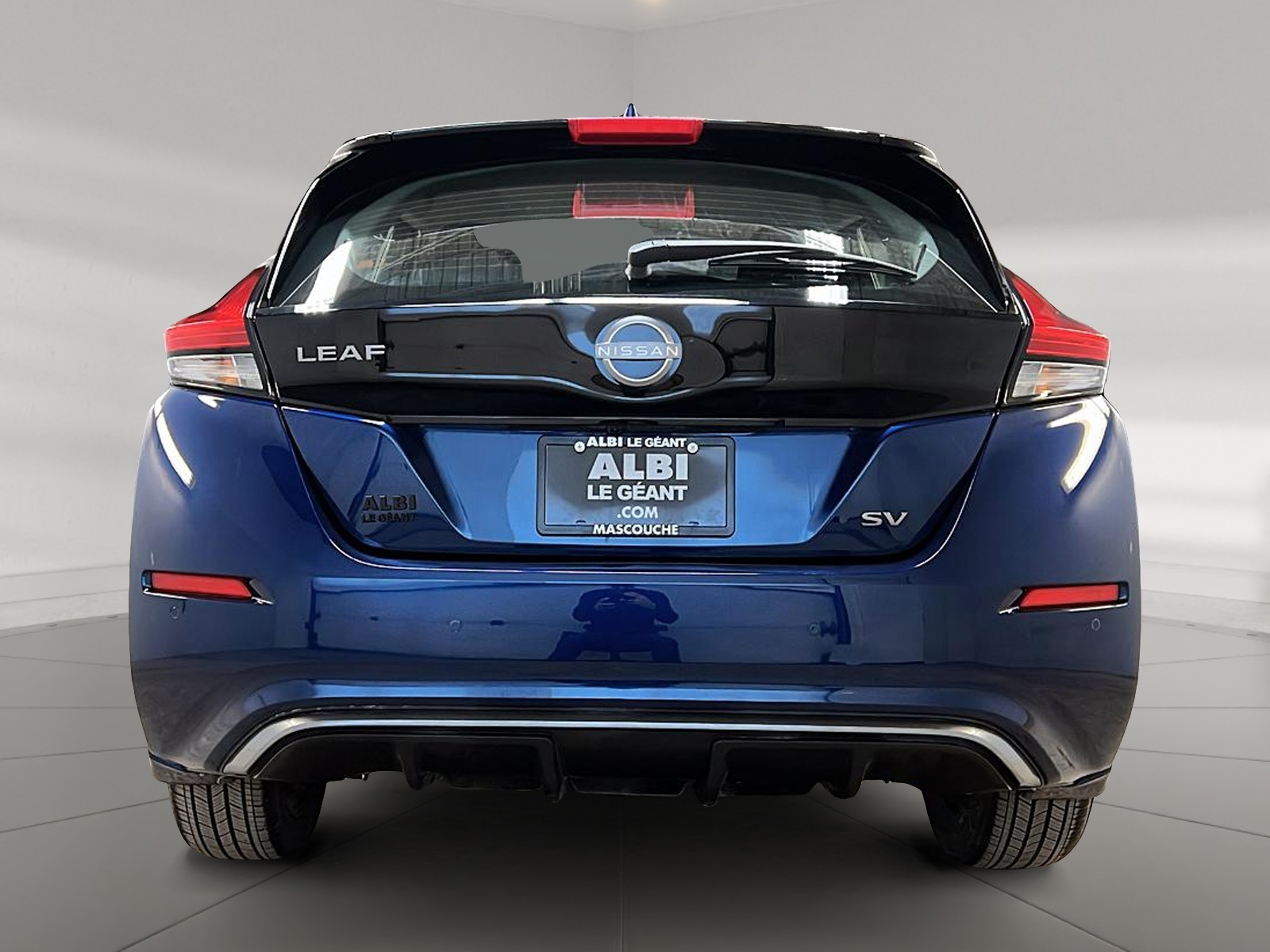 Nissan Leaf SV NAV 2023 — photo 5