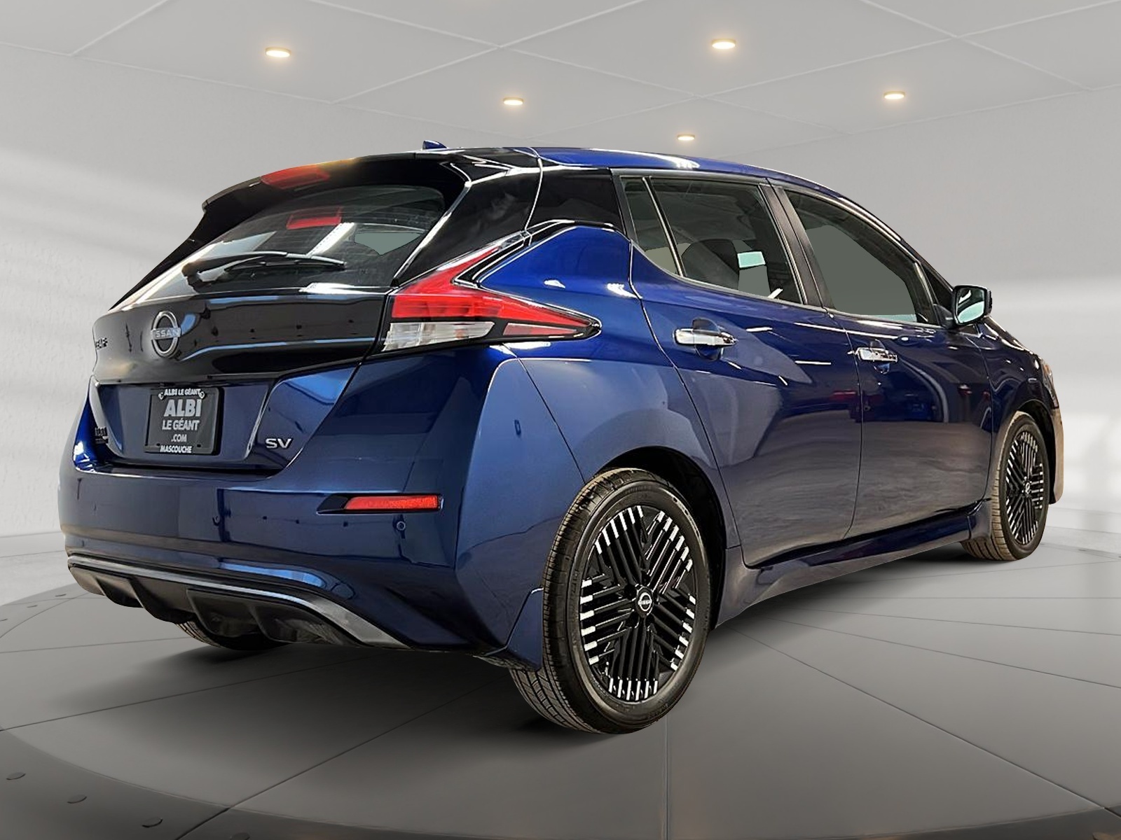 Nissan Leaf SV NAV 2023 — photo 4