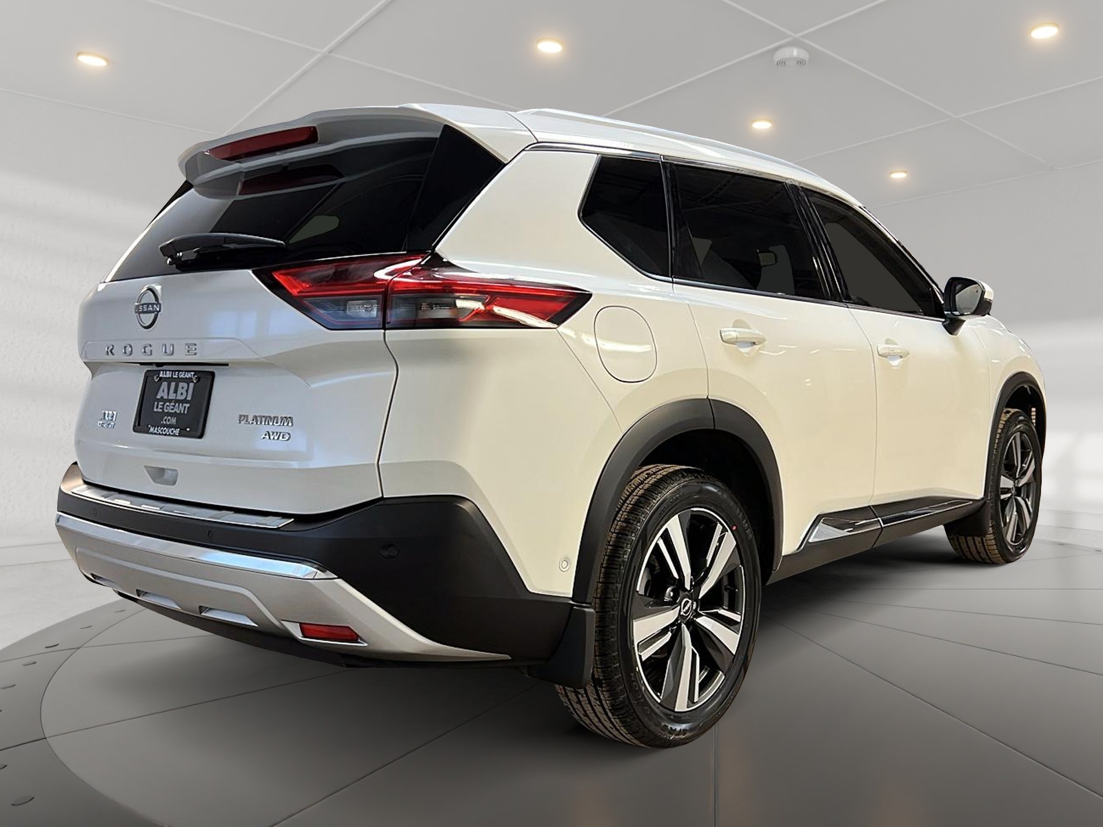 Nissan Rogue PLATINUM CUIR TOIT PANO NAV 4RM 2023 — photo 4