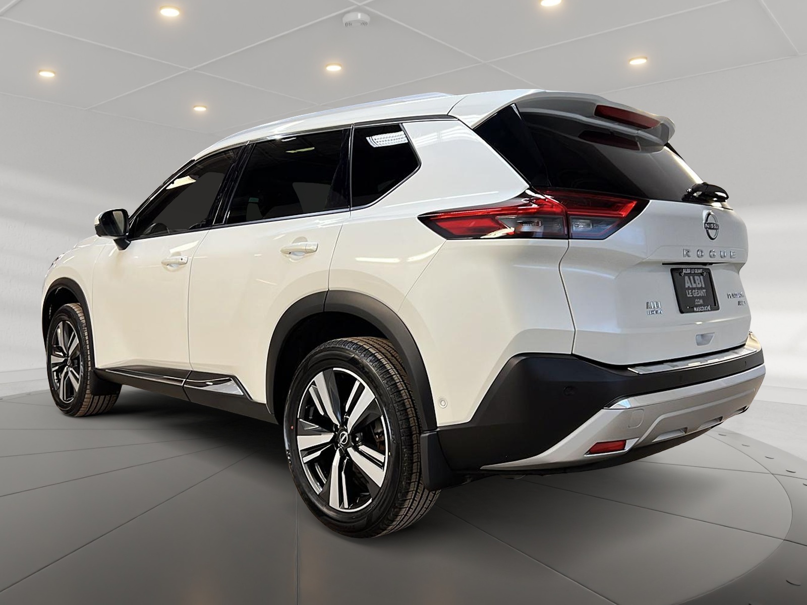 Nissan Rogue PLATINUM CUIR TOIT PANO NAV 4RM 2023 — photo 6