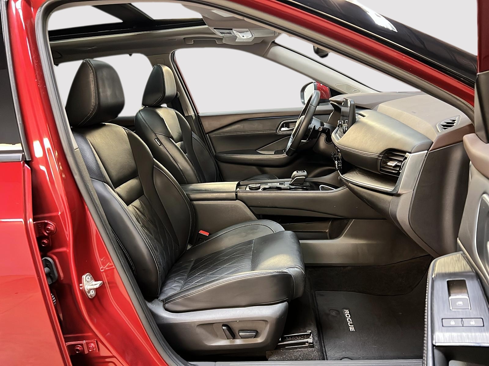 Nissan Rogue PLATINUM CUIR TOIT PANO NAV 4RM 2023 — photo 8