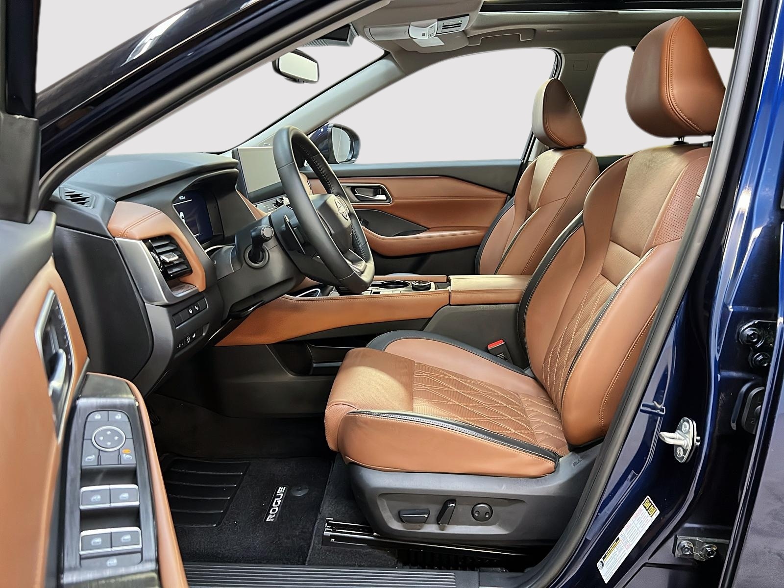 Nissan Rogue PLATINUM CUIR TOIT PANO NAV 4RM 2025 — photo 7