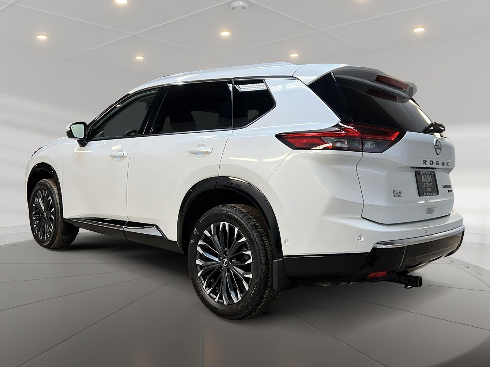 Nissan Rogue PLATINUM CUIR TOIT PANO NAV 4RM 2025 — photo 6