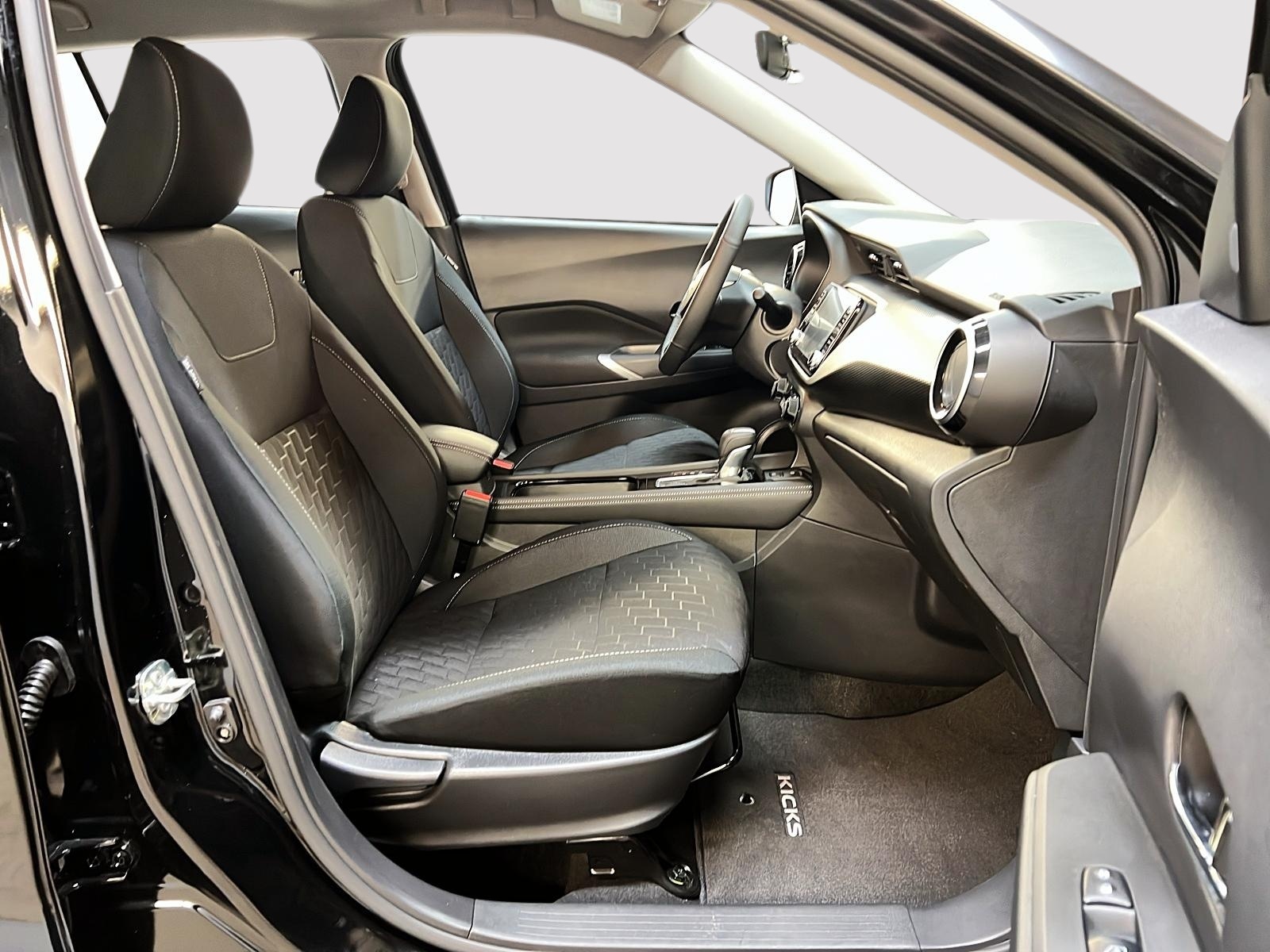Nissan KICKS PLAY SV 2025 — photo 8