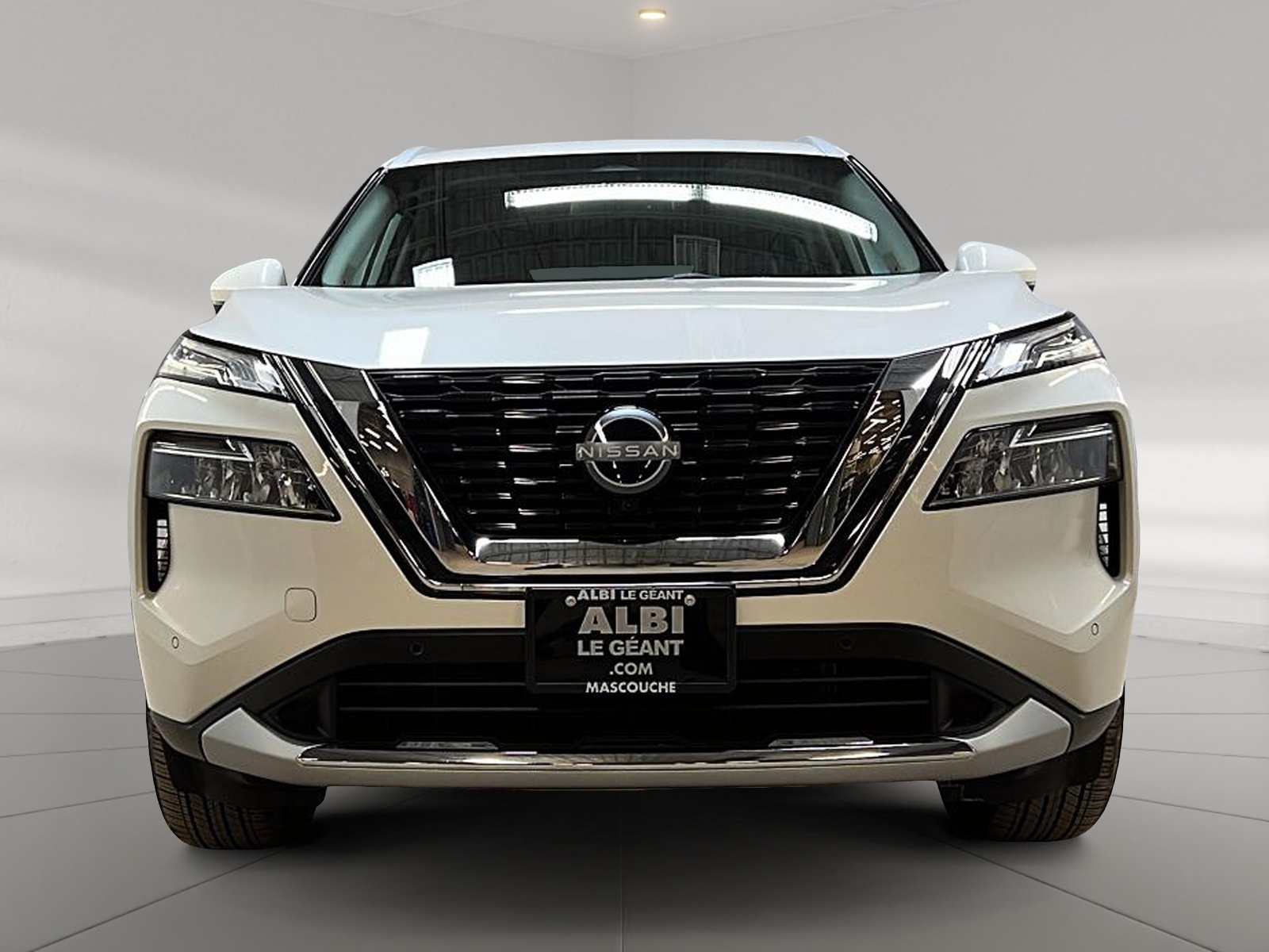 Nissan Rogue PLATINUM CUIR TOIT PANO NAV 4RM 2023 — photo 2