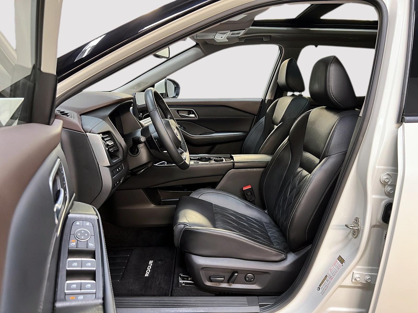 Nissan Rogue PLATINUM CUIR TOIT PANO NAV 4RM 2023 — photo 7