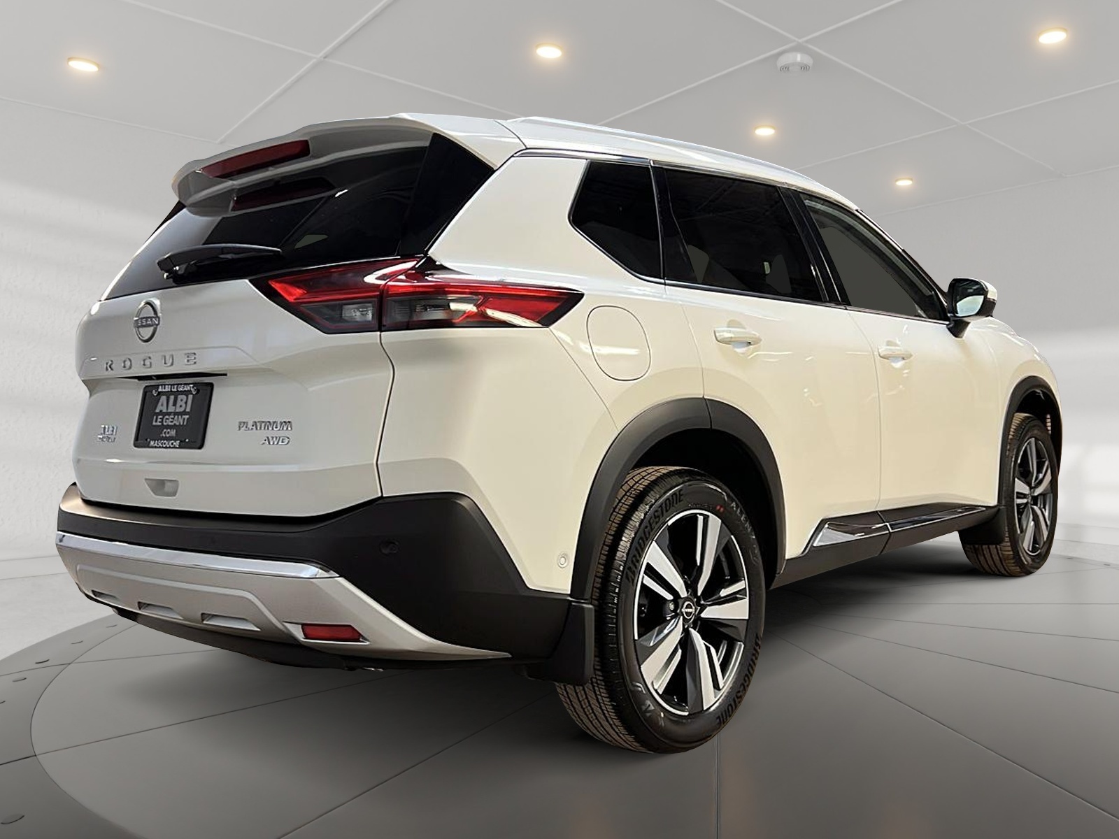 Nissan Rogue PLATINUM CUIR TOIT PANO NAV 4RM 2023 — photo 4