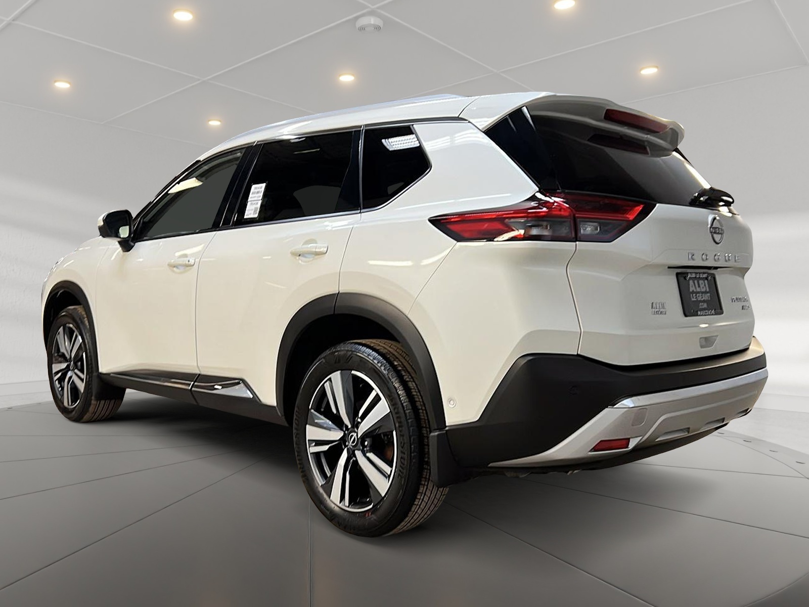 Nissan Rogue PLATINUM CUIR TOIT PANO NAV 4RM 2023 — photo 6