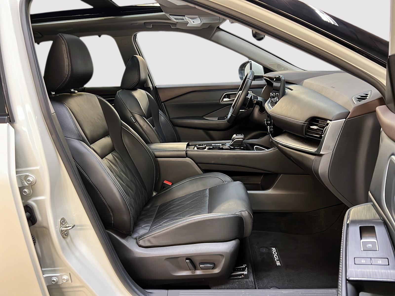 Nissan Rogue PLATINUM CUIR TOIT PANO NAV 4RM 2023 — photo 8