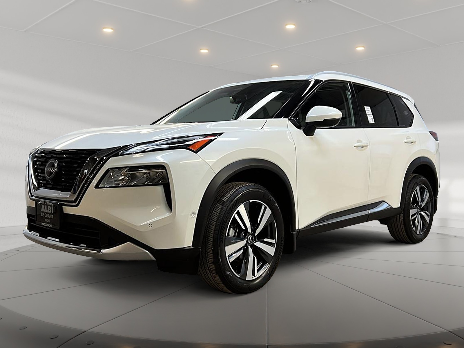 Nissan Rogue PLATINUM CUIR TOIT PANO NAV 4RM 2023