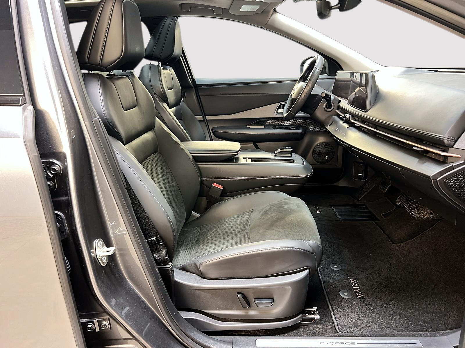 Nissan ARIYA EVOLVE E-4ORCE CUIR TOIT PANO NAV 4RM 2025 — photo 8