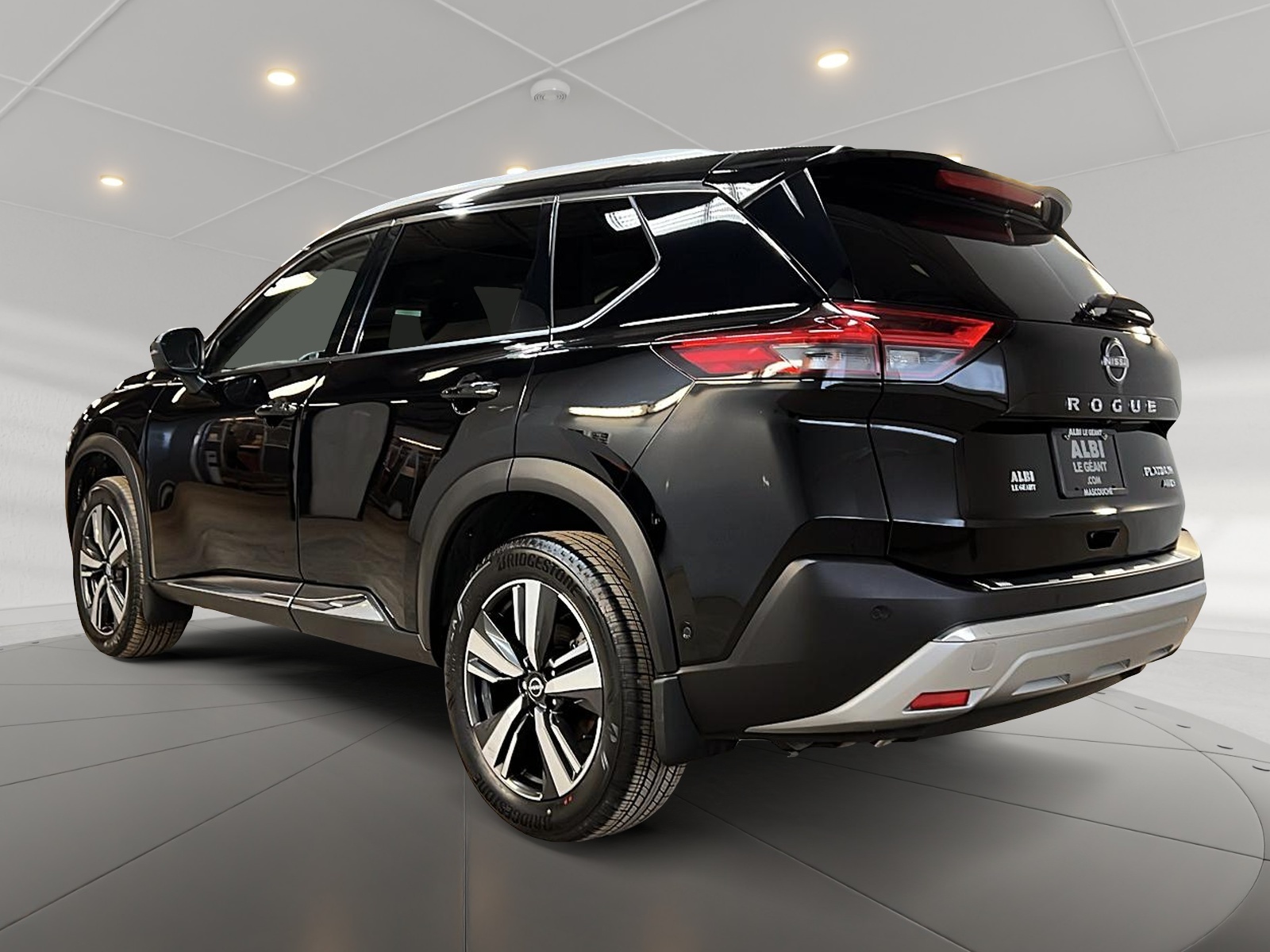 Nissan Rogue PLATINUM CUIR TOIT PANO NAV 4RM 2023 — photo 6